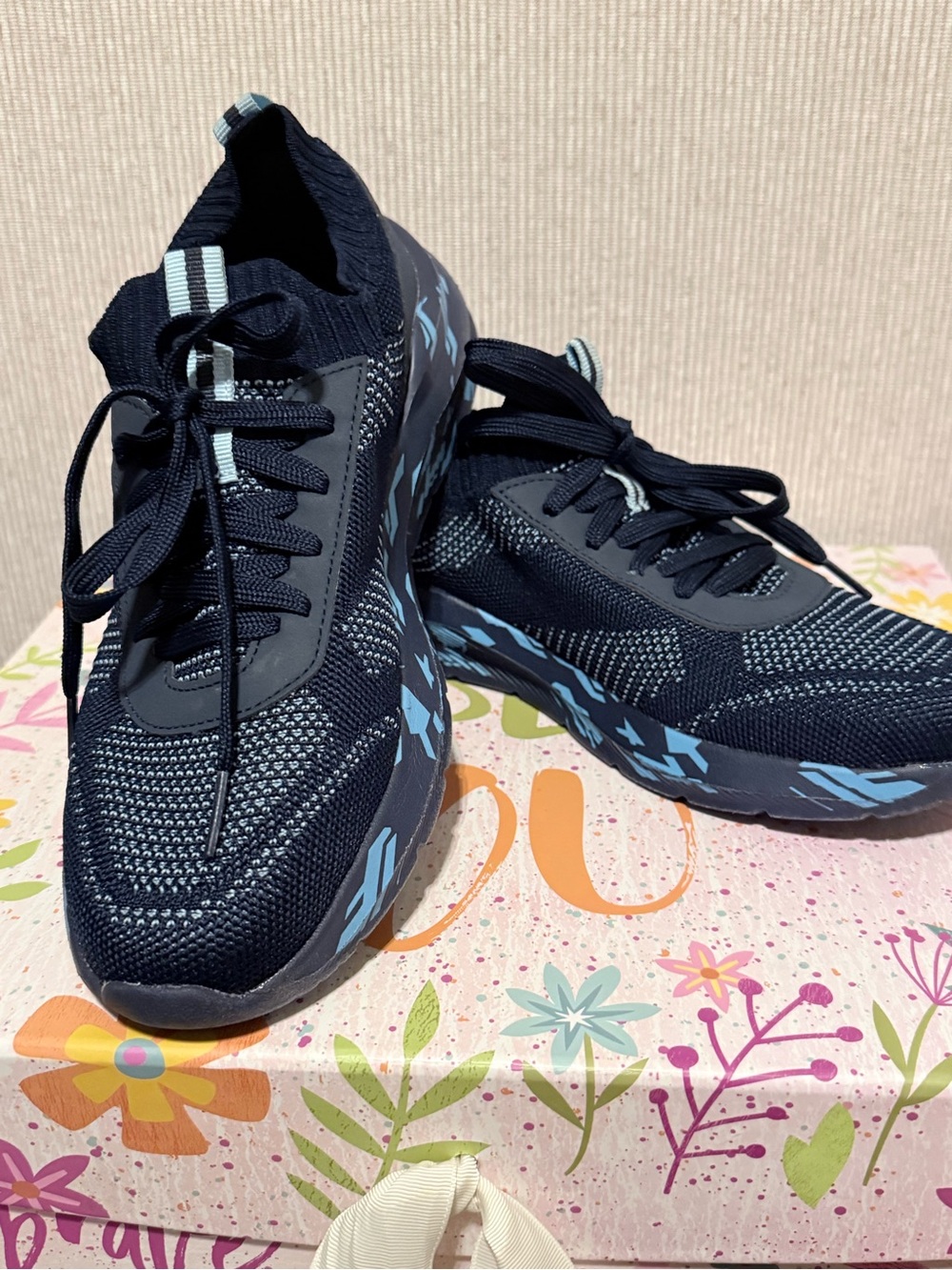 Wmn’s Crane Navy Knit Athletic Sneakers with Light Blue Accents